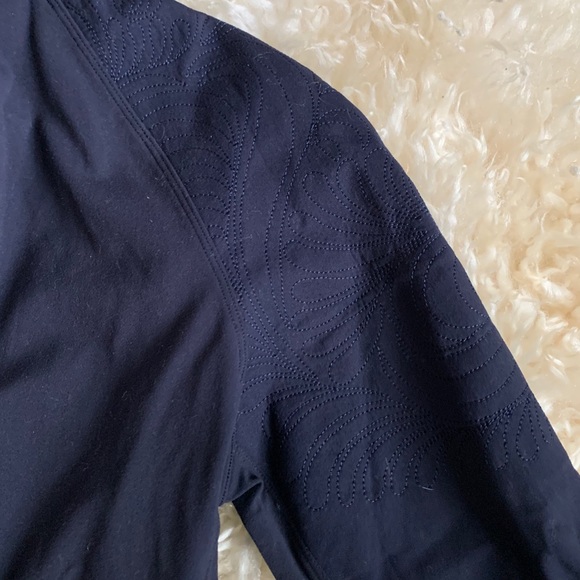 Lululemon toasty tech 1/2 zip - Picture 8 of 14